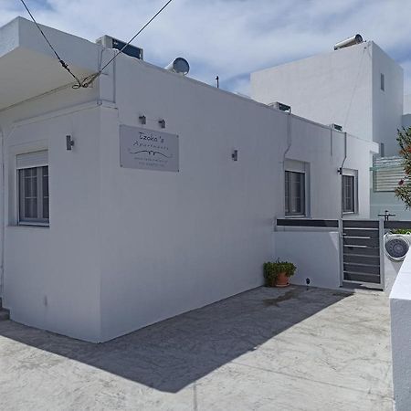 Tzoka'S Apartments Adamantas  Bagian luar foto